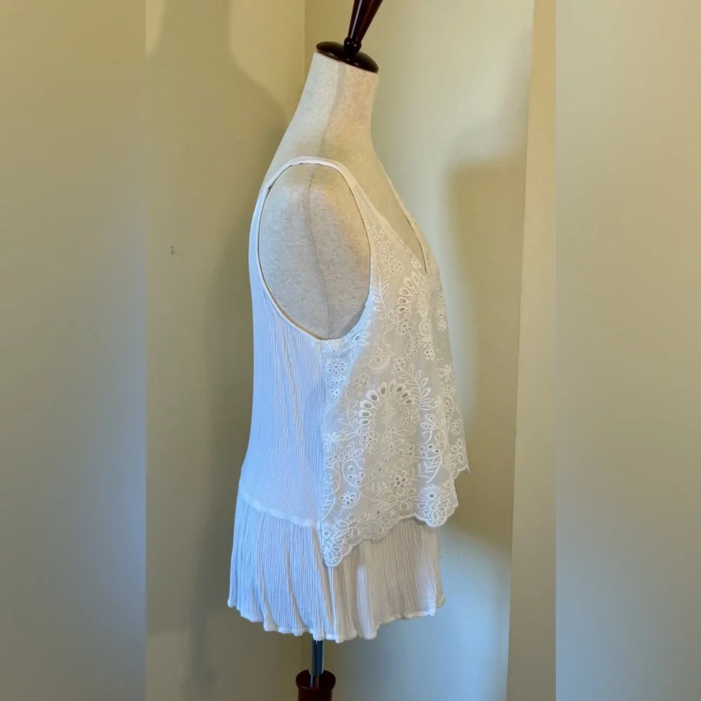 LUQ White Embroidered Lace Tank Top | Boho Romantic | Size L | EUC - Picture 4 of 6